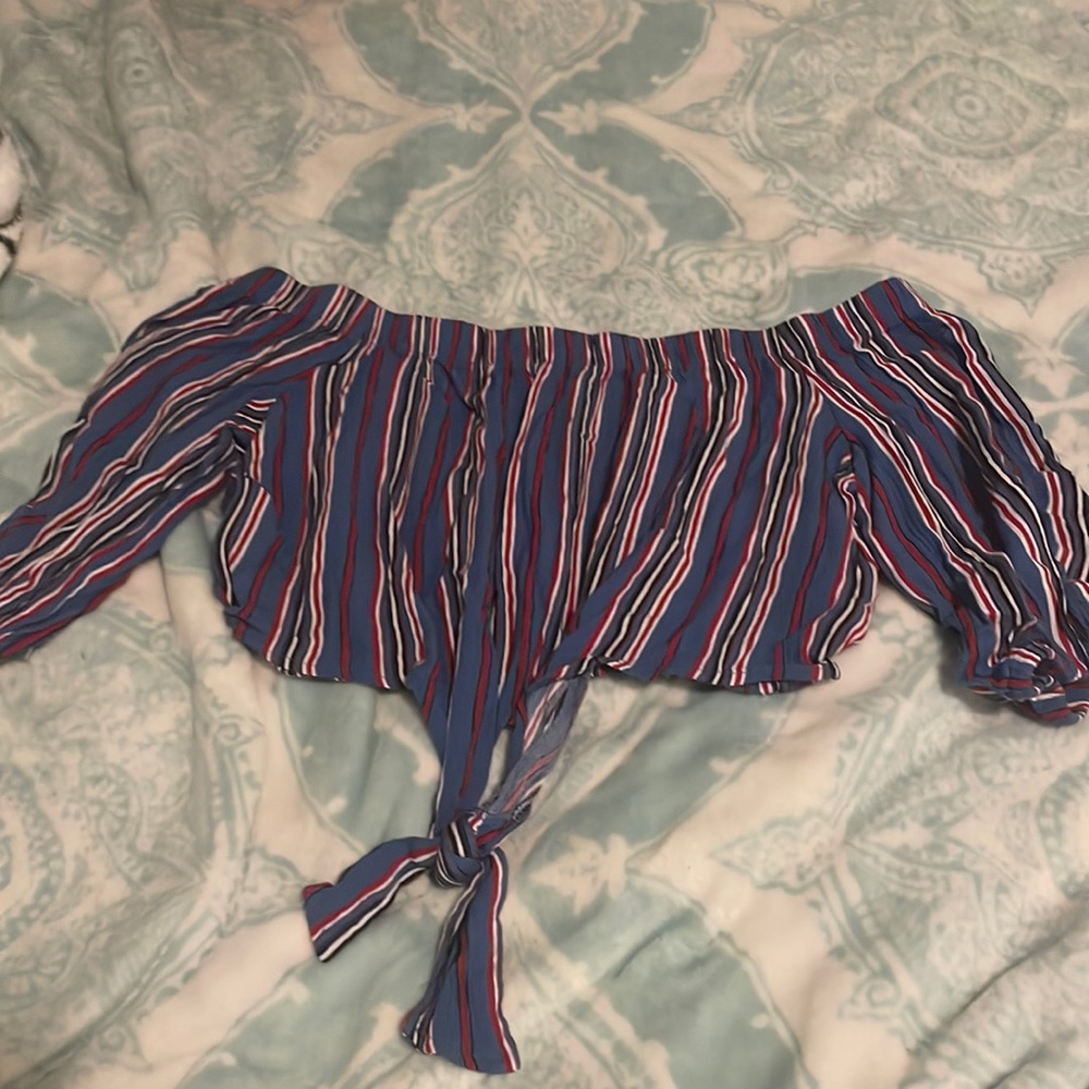 Beautiful shirt used once don’t fit me no more size m